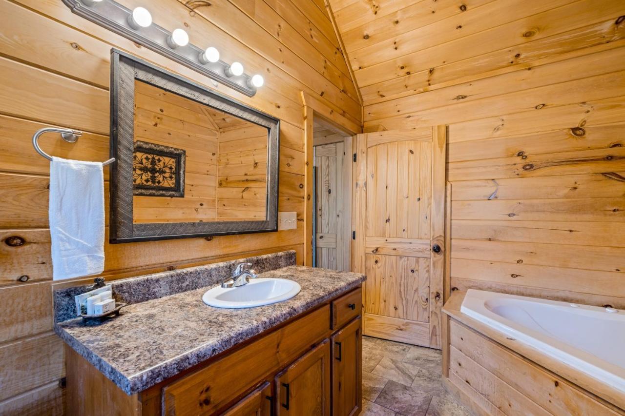 Blue Ridge Bear Bungalow Екстериор снимка